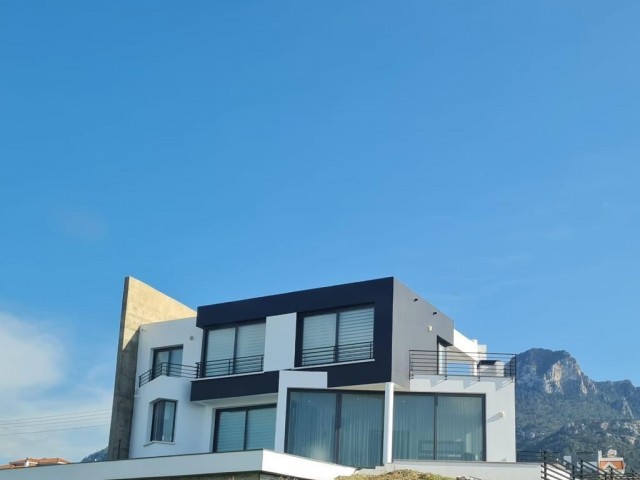 Luxury 4-Bedroom Villa Available For Daily Rent In Girne-Catalkoy