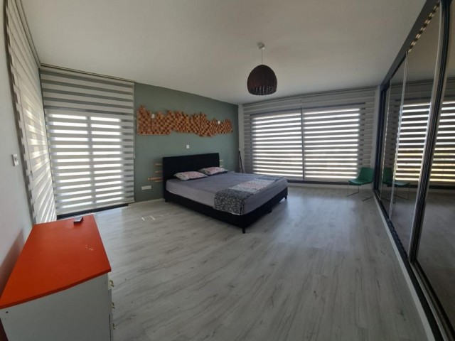 Girne-Çatalköy'de Günlük Kiralık Lüks 4 Yatak Odalı Villa