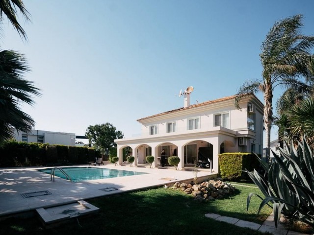 Villa mit 4 Schlafzimmern zu verkaufen – Alsancak, Kyrenia, Nordzypern