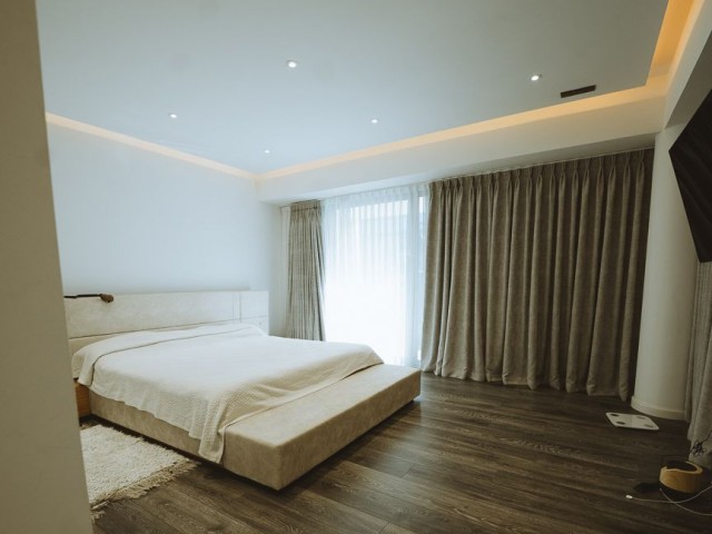 Sehr luxuriöse 4+1-Villa mit Hauptschlafzimmer und privatem Pool in ALSANCAK-GİRNE