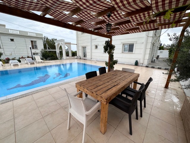 Besitzen Sie noch heute diese atemberaubende 5+2 Villa mit Pool in Kyrenia/Edremit