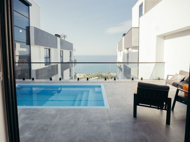 BRANDNEUE UND SEHR EXQUISITE 3+1 PENTHOUSE-WOHNUNG MIT PRIVATEM POOL UND EINEM ATEMBERAUBENDEN MEERBLICK KARAKUM-GIRNE