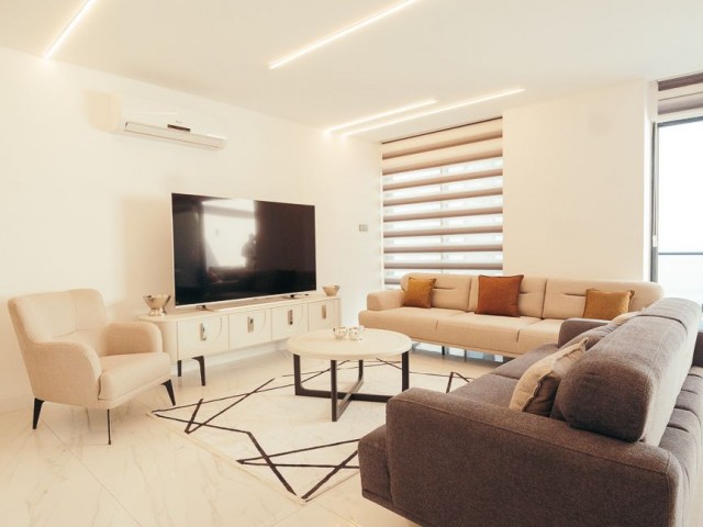 ÖZEL YÜZME HAVUZLU VE MUHTEŞEM DENİZ MANZARALI YEPYENİ VE ÇOK LÜKS MODERN 3+1 PENTHOUSE