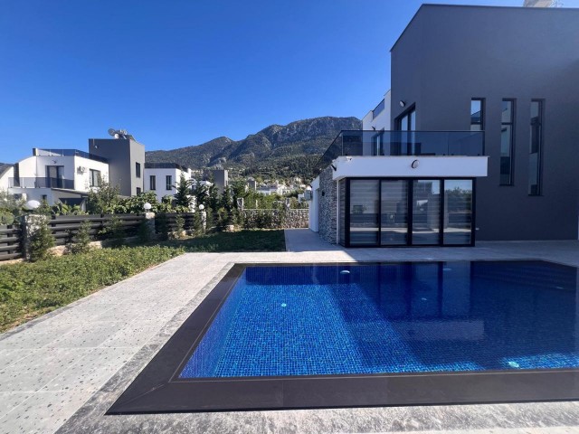 Luxusvilla mit privatem Pool zum Verkauf in Kyrenia Lapta, innerhalb des Grundstücks