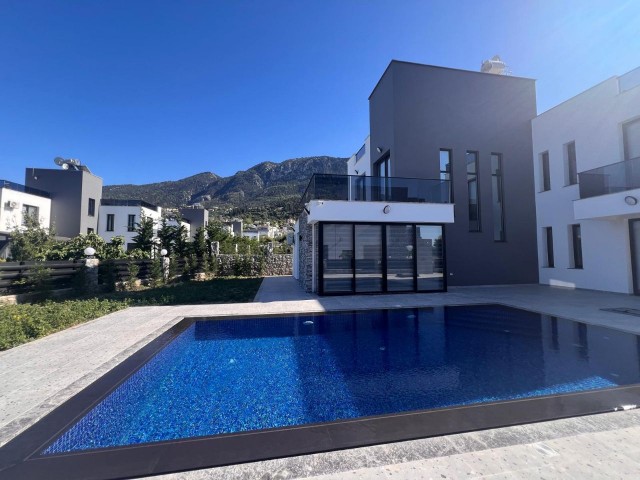 Luxusvilla mit privatem Pool zum Verkauf in Kyrenia Lapta, innerhalb des Grundstücks