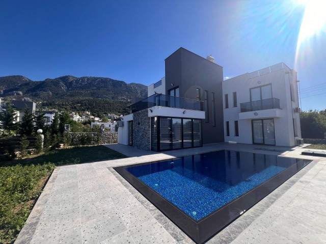 Luxusvilla mit privatem Pool zum Verkauf in Kyrenia Lapta, innerhalb des Grundstücks