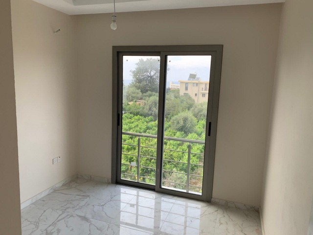 New apartment with a good location in Lapta