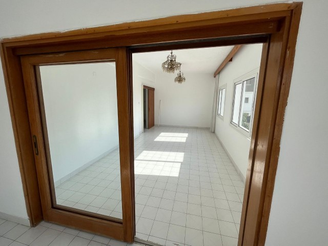 Flat For Sale in Küçük Kaymaklı, Nicosia