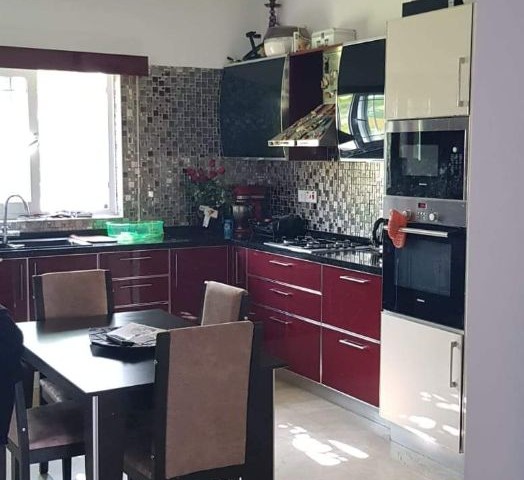 GROSSE, GERÄUMIGE, HOCHWERTIGE ZENTRALHEIZUNG UND KÜHLUNG 3+1 VILLA ZUM VERKAUF IN YENİKENT