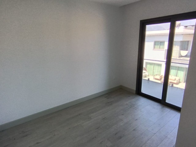 GROSSE, HOCHWERTIGE, KOMFORTABLE, LUXURIÖSE 4+1-VILLA ZUM VERKAUF IN ÇATALKÖY