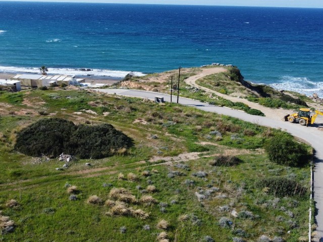 Esentepe de Denize 50m mesafede arsa- dalga sesleri duyabilirsiniz! In Esentepe, 50 meters from the sea, you can hear the sound of the waves!