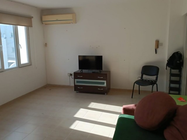 Geräumige 3+1-Wohnung in super Lage im Zentrum von Kyrenia!