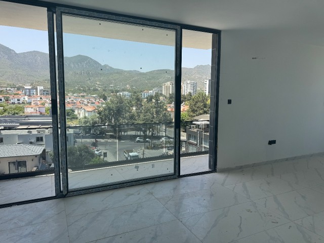 Luxuriöses Maisonette-Apartment mit 3 Schlafzimmern und Berg- und Meerblick im Zentrum des Lebens in Kyrenia