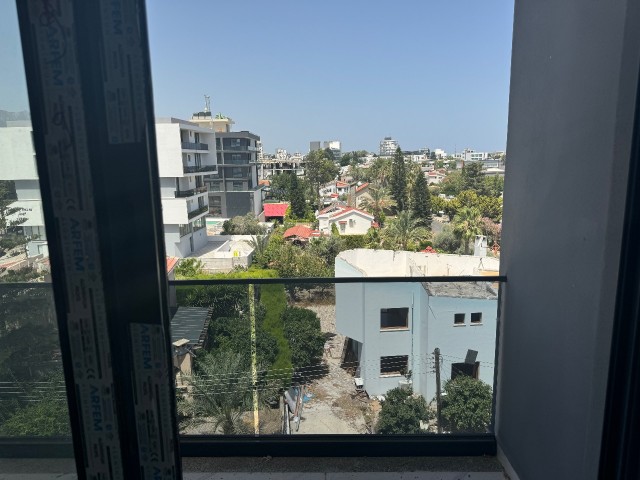 Luxuriöse 1+1-Wohnung zum Verkauf im Zentrum von Kyrenia