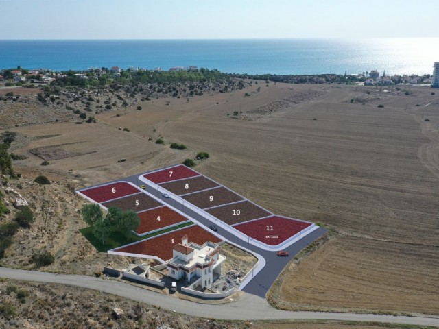 İskele boğazda türk malı arsalar imara açık 