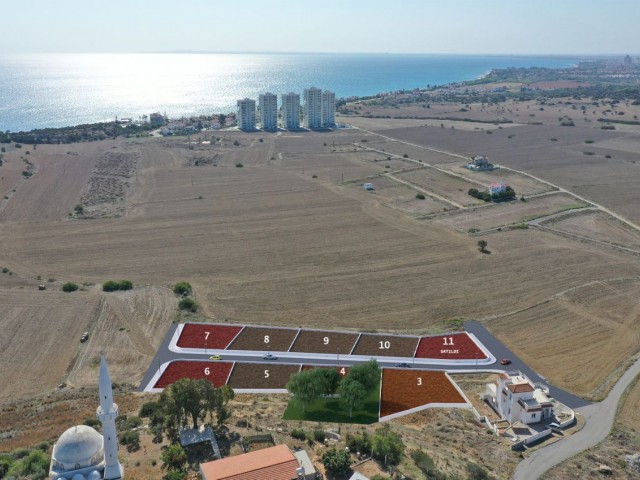 İskele boğazda türk malı arsalar imara açık 