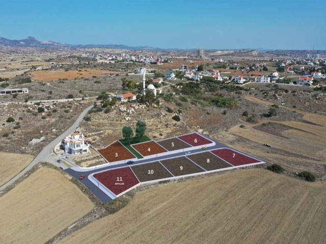 İskele boğazda türk malı arsalar imara açık 