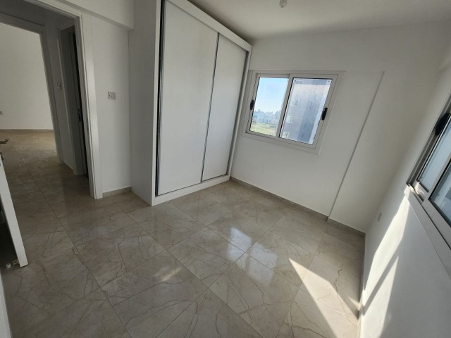 Perfekte Lage, direkt neben dem Einkaufszentrum Çanakkale in Famagusta, 2+1 Wohnung zum Verkauf im 2. Stock, mit Aufzug, sofort verfügbar