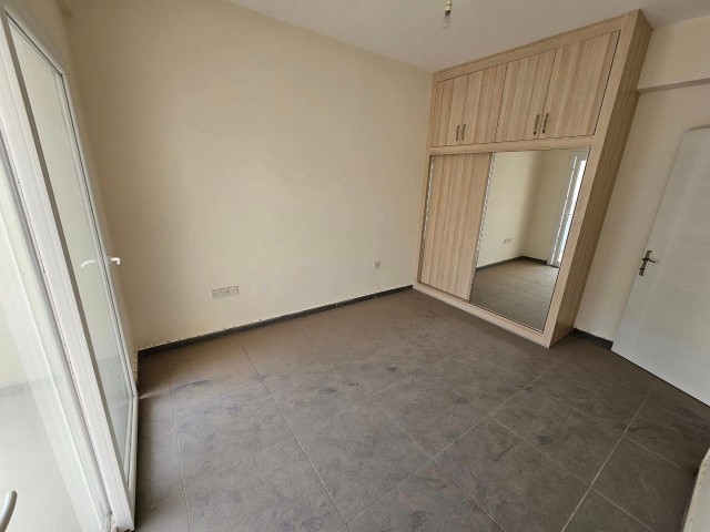 Wohnung zum Verkauf im Zentrum von Famagusta, 2. Etage, 80 m², gleichwertiger Titel, unmöbliert, Region Gülseren