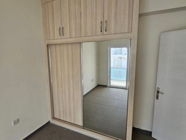 Wohnung zum Verkauf im Zentrum von Famagusta, 2. Etage, 80 m², gleichwertiger Titel, unmöbliert, Region Gülseren