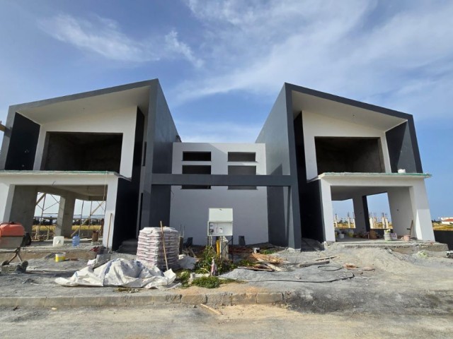 Doppel-Maisonette-Villen zum Verkauf in der Region Mutluyaka in Famagusta stehen zum Verkauf️