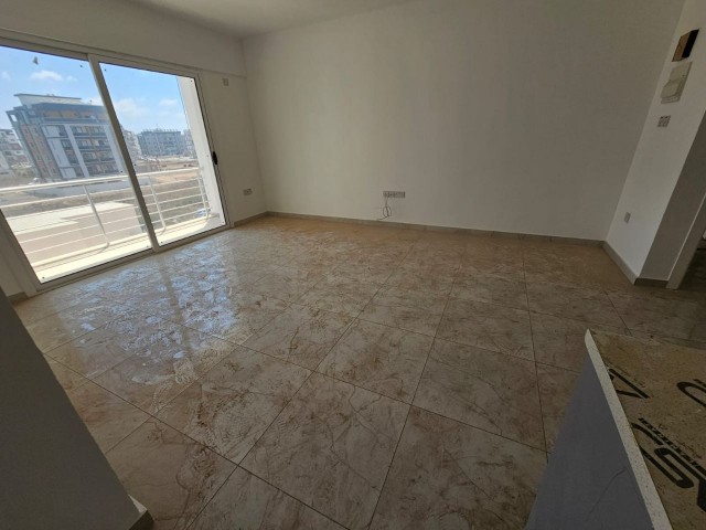 2+1 unmöblierte Wohnung in der Gegend von Famagusta Canakkale; 6-Monats-Zahlung ab 400 $