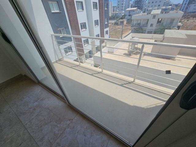 2+1 unmöblierte Wohnung in der Gegend von Famagusta Canakkale; 6-Monats-Zahlung ab 400 $