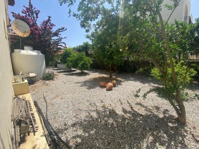 Located in a lovely private Cul de sac you will find this delightful 4 bedroom detached villa. Second Line to the sea it truly commands a great position in the picturesque area of Bahceli. With Beautifully mature gardens, a great plot size & title deeds in owners name. A fantastic Home & Investment