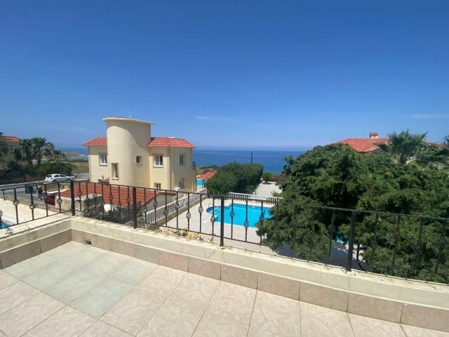 Located in a lovely private Cul de sac you will find this delightful 4 bedroom detached villa. Second Line to the sea it truly commands a great position in the picturesque area of Bahceli. With Beautifully mature gardens, a great plot size & title deeds in owners name. A fantastic Home & Investment