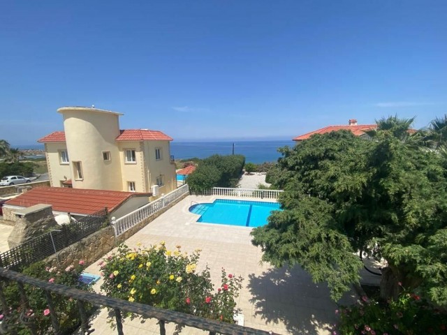 Located in a lovely private Cul de sac you will find this delightful 4 bedroom detached villa. Second Line to the sea it truly commands a great position in the picturesque area of Bahceli. With Beautifully mature gardens, a great plot size & title deeds in owners name. A fantastic Home & Investment