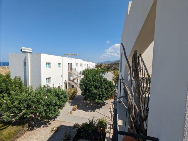 We are excited to present this lovely 2 bedroom penthouse on a charming site with a great community. Fabulous views both Sea & Mountains. Key ready Furnisher included down to the crockery. Large roof terrace & separate balcony, & Title deeds in owners name VAT paid. Live viewings available.