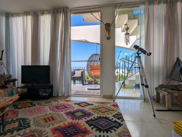 We are excited to present this lovely 2 bedroom penthouse on a charming site with a great community. Fabulous views both Sea & Mountains. Key ready Furnisher included down to the crockery. Large terrace roof & separate balcony, & Title deeds in owners name VAT paid. Live viewings available.