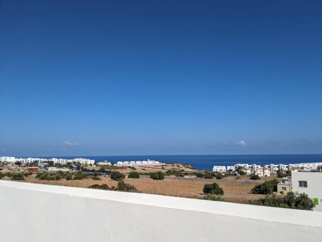 We are excited to present this lovely 2 bedroom penthouse on a charming site with a great community. Fabulous views both Sea & Mountains. Key ready Furnisher included down to the crockery. Large terrace roof & separate balcony, & Title deeds in owners name VAT paid. Live viewings available.