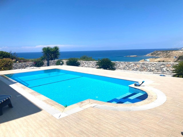 A fantastic opportunity to own  a detached 3 double bedroom villa in an enviable position with outstanding sea views that can not be interrupted .  Good plot size and title deeds i