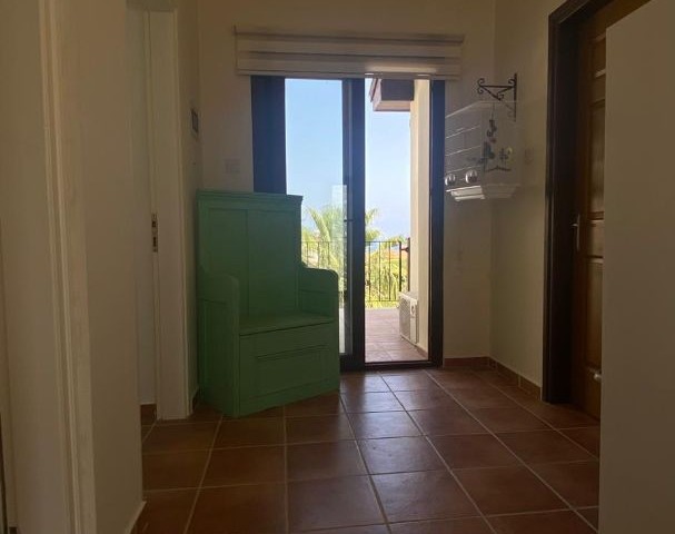 Villa mit 3 Schlafzimmern in toller Lage mit 3 Bädern zu einem unglaublich tollen Preis, mit herrlicher Aussicht und nur wenige Gehminuten vom Strand, Geschäften und Restaurants entfernt. Zahlungspläne verfügbar, 18 Monate Fertigstellung