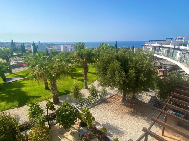 We are pleased to offer for sale this well presented 2 bedroom Penthouse apartment on this highly sort after boutique site in Bahceli. With fantastic sea views from the moment you walk in and access from the site to the beach and old coast road walks. The site also benefits from great amenities