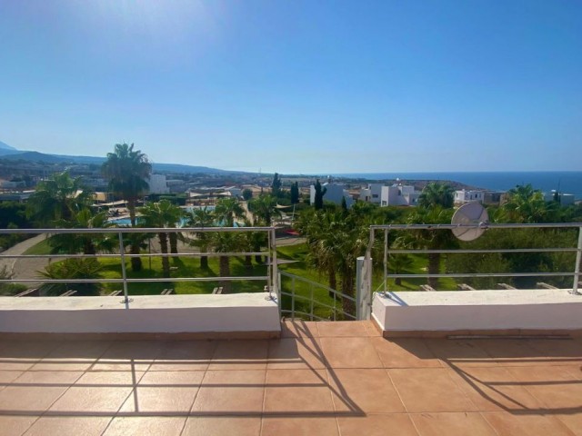 We are pleased to offer for sale this well presented 2 bedroom Penthouse apartment on this highly sort after boutique site in Bahceli. With fantastic sea views from the moment you walk in and access from the site to the beach and old coast road walks. The site also benefits from great amenities
