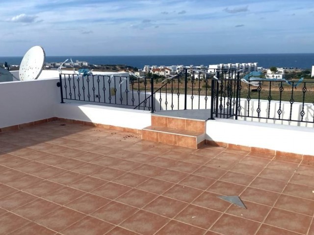 We are excited to present this newly renovated 2 bedroom penthouse on a charming site with a great community. Fabulous views both Sea & Mountains. Large roof terrace & separate balcony, & Title deeds in owners name VAT paid. Live viewings available.