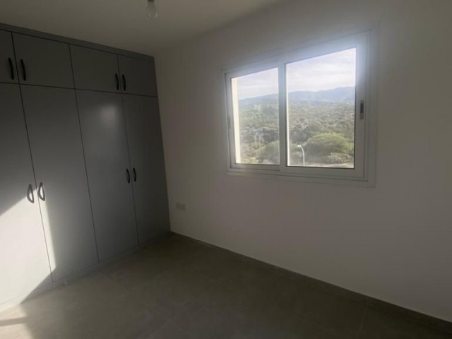 Wir freuen uns, dieses Gartenapartment mit 2 Schlafzimmern auf diesem beliebten Boutique-Gelände in Bahceli zum Verkauf anbieten zu können. Derzeit wird es renoviert und wird bis Ende November fertiggestellt. Mit fantastischem Meerblick vom ersten Moment an und Zugang vom Grundstück zum Strand und z