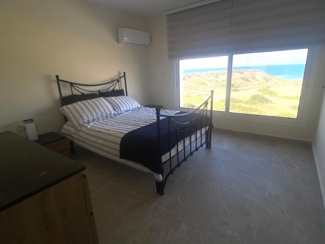 Fantastic opportunity to own a beautiful 3 double bedroom spacious Penthouse on the sought after development, Sea Magic Park. With outstanding sea views on a site which has great amenities you really have it all here. The sunsets from the roof terrace are quite spectacular overall a fantastic home.