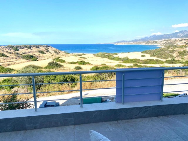 Fantastic opportunity to own a beautiful 3 double bedroom spacious Penthouse on the sought after development, Sea Magic Park. With outstanding sea views on a site which has great amenities you really have it all here. The sunsets from the roof terrace are quite spectacular overall a fantastic home.