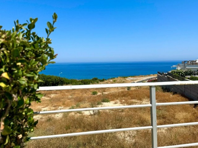 Great opportunity to purchase this extremely well presented 3 bedroom detached Villa with fantastic dreamy views over the Mediterranean. The present owners have tastefully renovated the villa over the years to include a great kitchen & modern luxury bathrooms. Title deeds in owners name and VAT paid