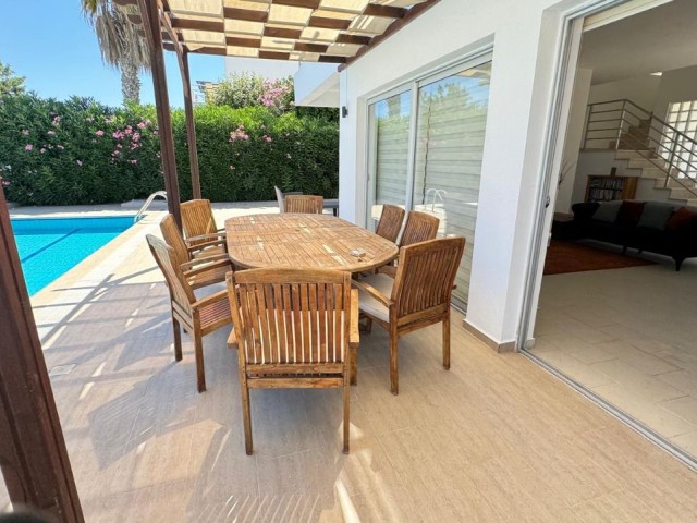 Great opportunity to purchase this extremely well presented 3 bedroom detached Villa with fantastic dreamy views over the Mediterranean. The present owners have tastefully renovated the villa over the years to include a great kitchen & modern luxury bathrooms. Title deeds in owners name and VAT paid