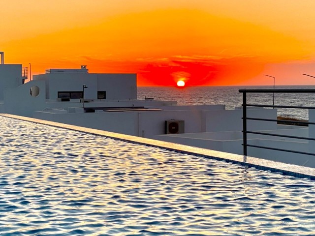 Entspannen Sie sich am Meer: Geräumige einstöckige Wohnung mit atemberaubender Dachterrasse zu verkaufen