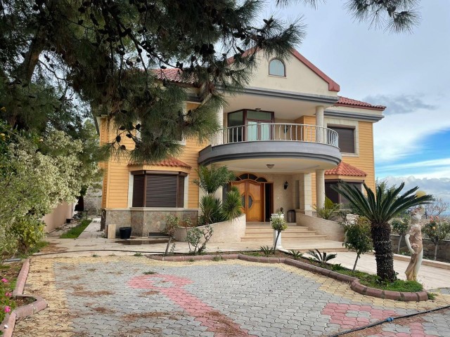 Private Villa For Sale In Girne Bosphorus