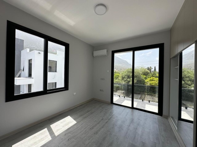 Girne Lapta Satılık 4+1 Villa 