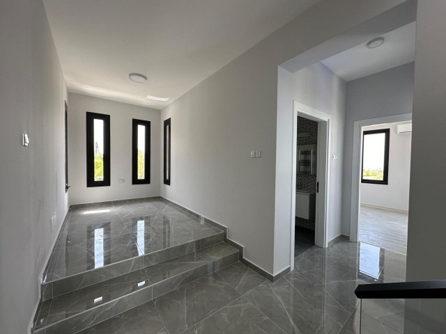 Girne Lapta Satılık 4+1 Villa 