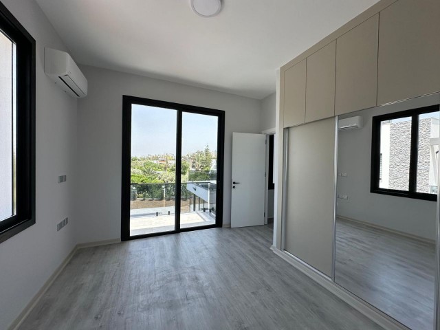 Girne Lapta Satılık 4+1 Villa 