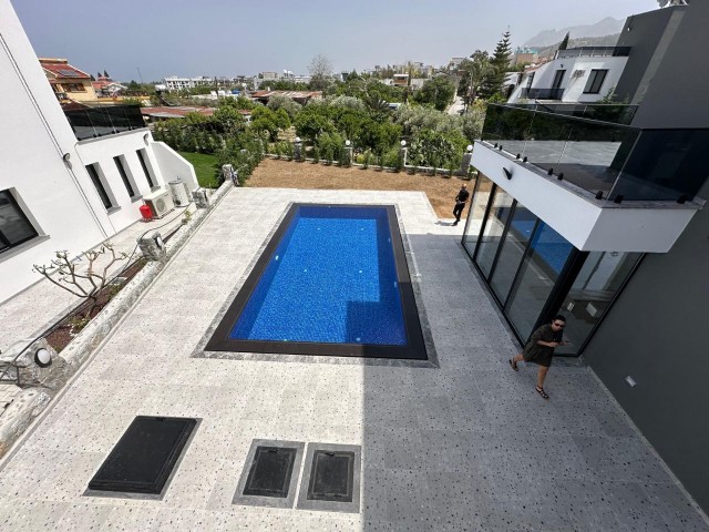 Girne Lapta Satılık 4+1 Villa 