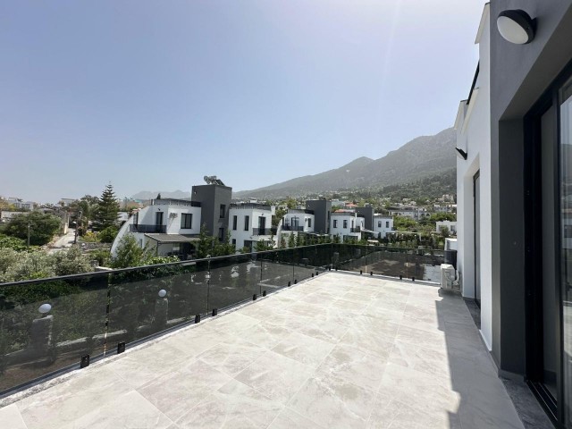 Girne Lapta Satılık 4+1 Villa 